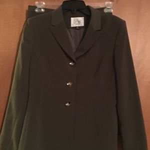 Womens pants suits size 8P